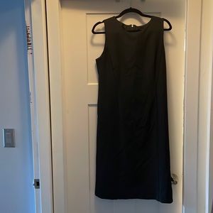 Banana Republic size 8 dress. Worn under 5 times, great for work!
